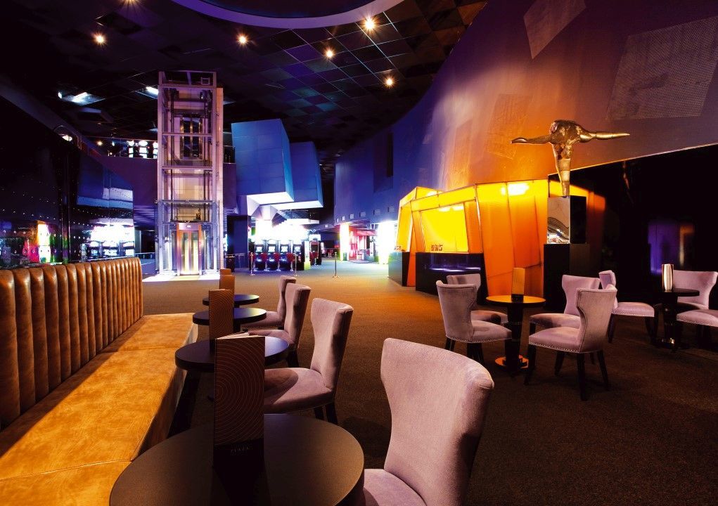 Hotel Casino Кавес Екстериор снимка
