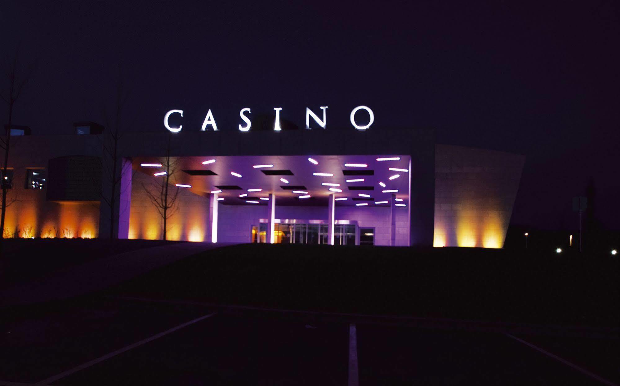 Hotel Casino Кавес Екстериор снимка